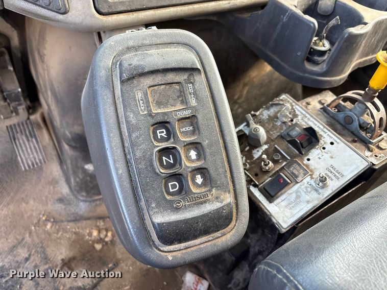 image for item EG8451 2011 International 7400 dump truck