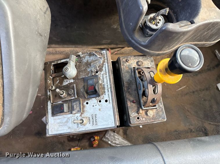 image for item EG8451 2011 International 7400 dump truck