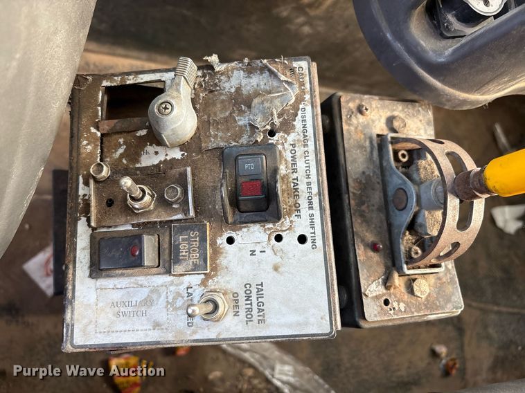 image for item EG8451 2011 International 7400 dump truck