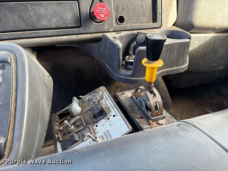 image for item EG8451 2011 International 7400 dump truck