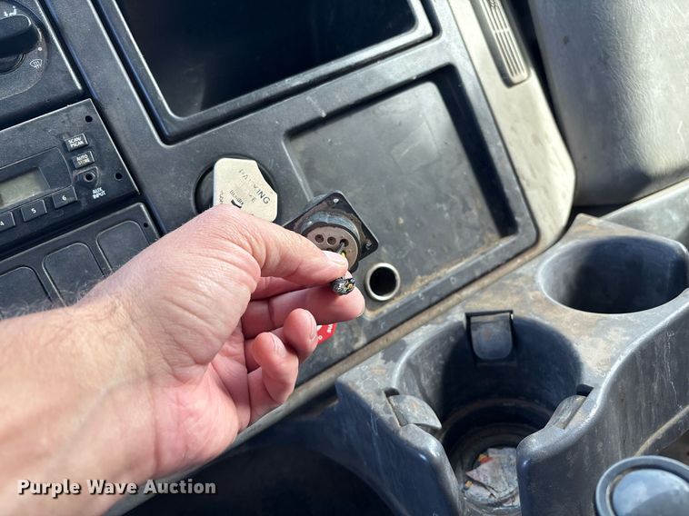 image for item EG8451 2011 International 7400 dump truck