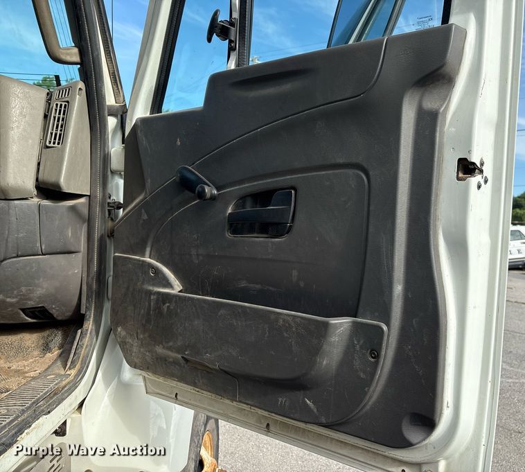 image for item EG8451 2011 International 7400 dump truck