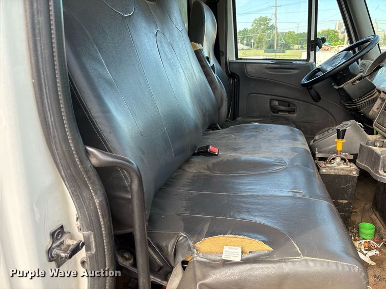 image for item EG8451 2011 International 7400 dump truck