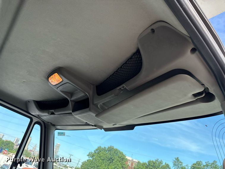 image for item EG8451 2011 International 7400 dump truck