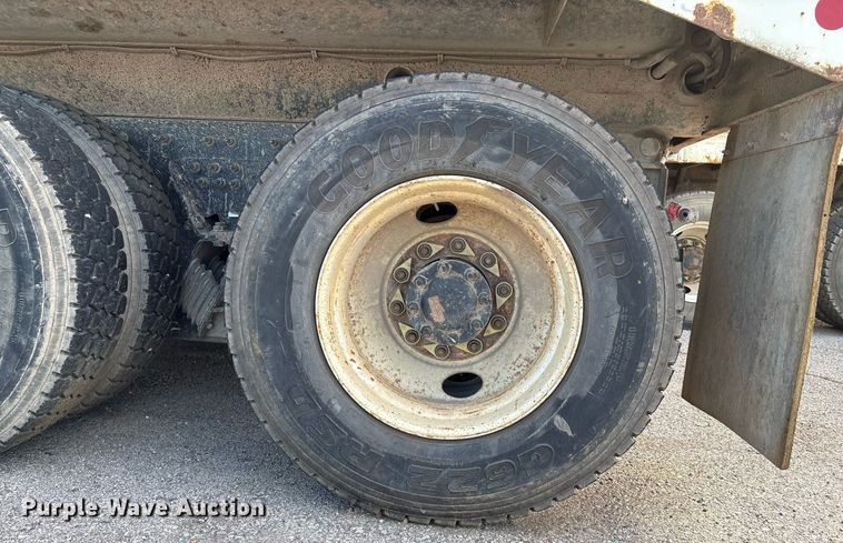 image for item EG8451 2011 International 7400 dump truck