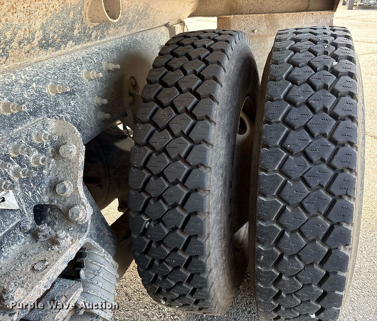 image for item EG8451 2011 International 7400 dump truck