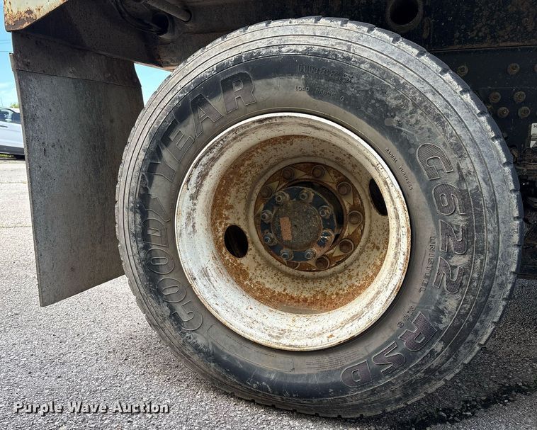 image for item EG8451 2011 International 7400 dump truck