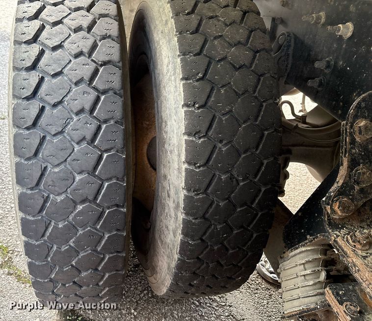 image for item EG8451 2011 International 7400 dump truck