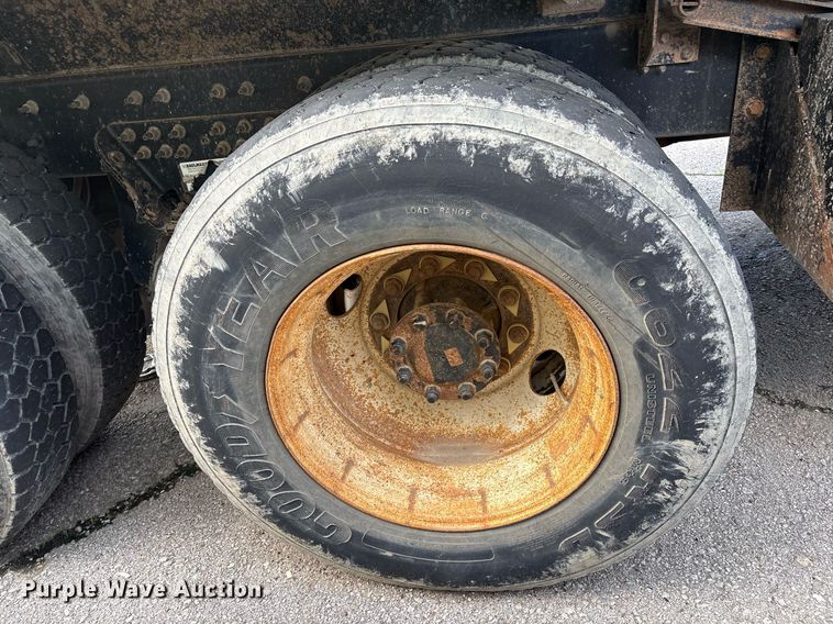 image for item EG8451 2011 International 7400 dump truck