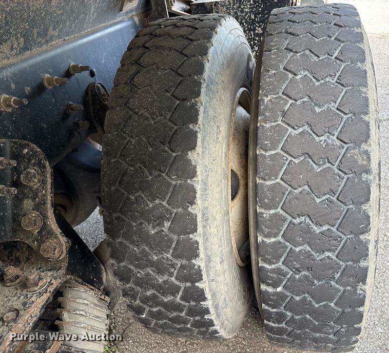 image for item EG8451 2011 International 7400 dump truck