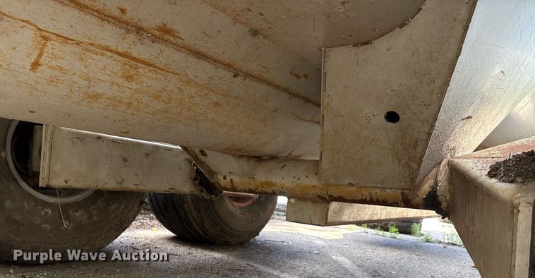 image for item EG8452 1998 Knight 8030 manure spreader