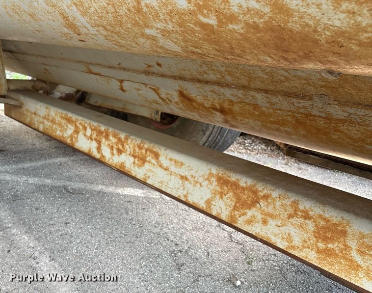 image for item EG8452 1998 Knight 8030 manure spreader