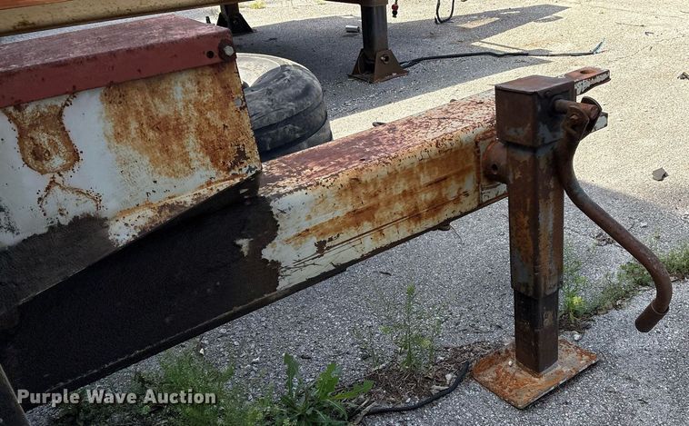 image for item EG8452 1998 Knight 8030 manure spreader