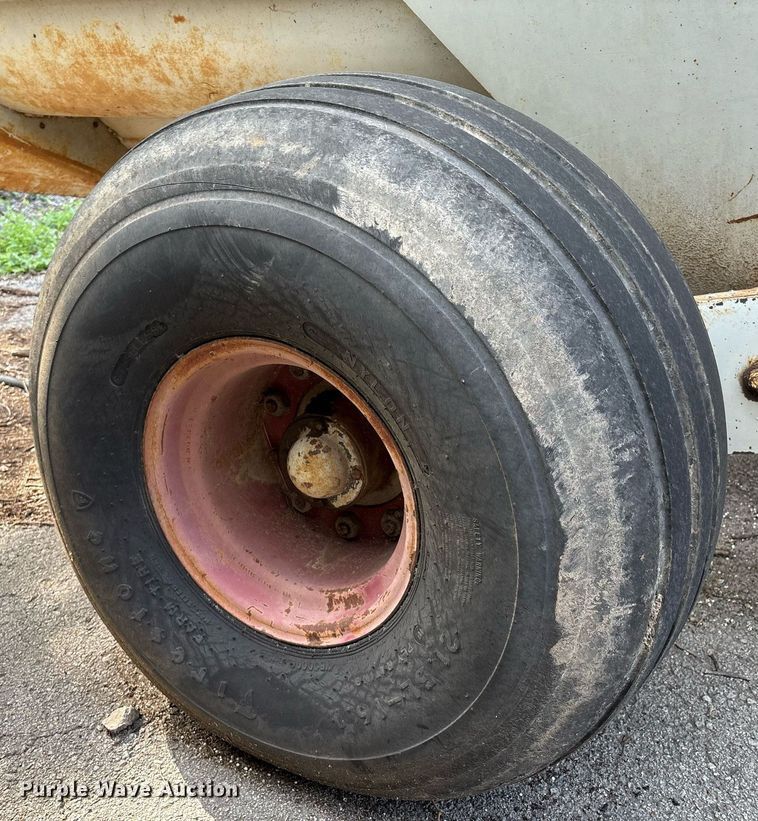 image for item EG8452 1998 Knight 8030 manure spreader