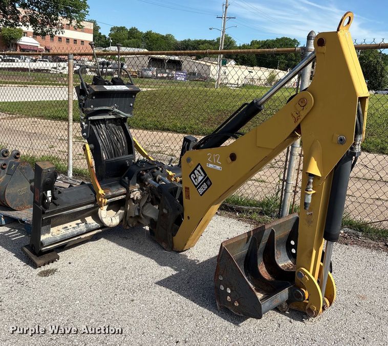 image for item EG8453 2004 Caterpillar BH30 skid steer backhoe