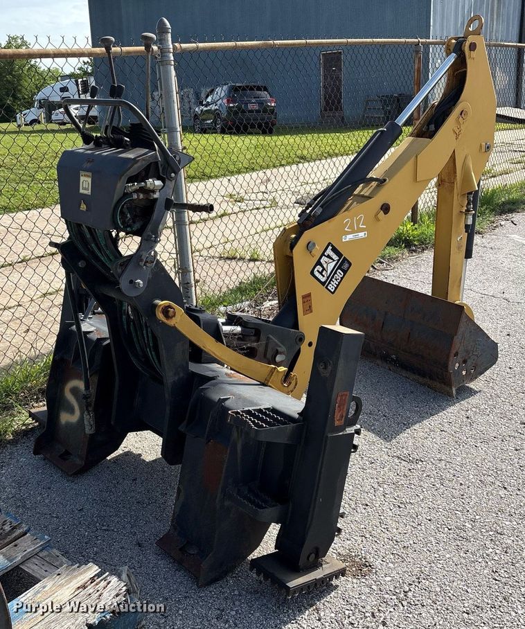 image for item EG8453 2004 Caterpillar BH30 skid steer backhoe