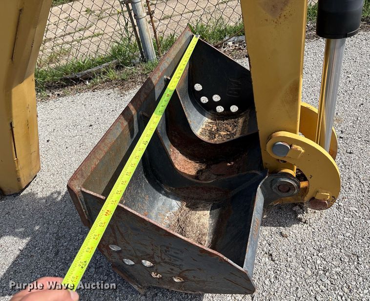 image for item EG8453 2004 Caterpillar BH30 skid steer backhoe