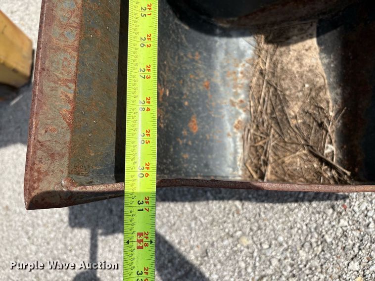 image for item EG8453 2004 Caterpillar BH30 skid steer backhoe