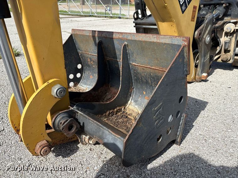 image for item EG8453 2004 Caterpillar BH30 skid steer backhoe