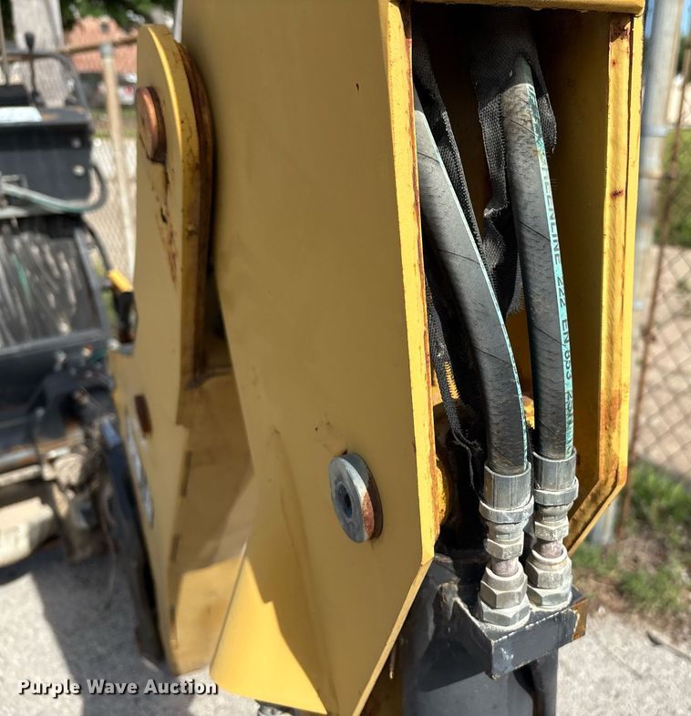 image for item EG8453 2004 Caterpillar BH30 skid steer backhoe