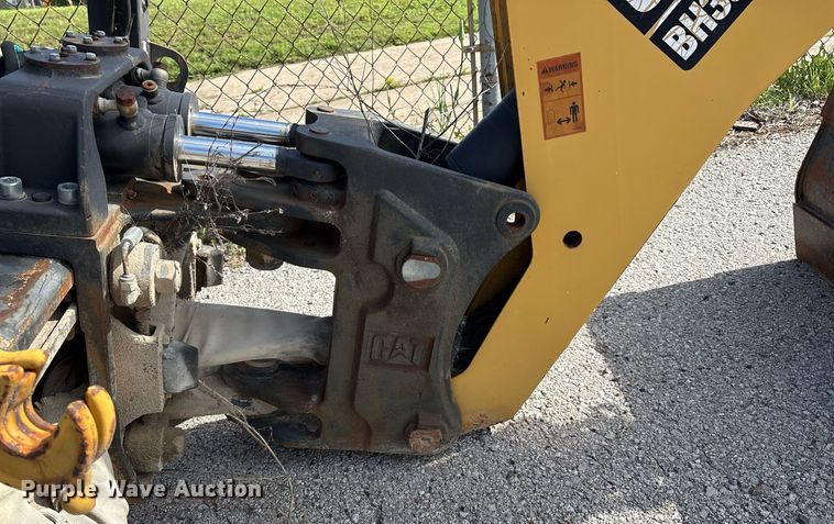 image for item EG8453 2004 Caterpillar BH30 skid steer backhoe