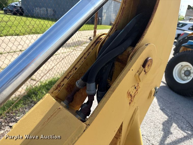 image for item EG8453 2004 Caterpillar BH30 skid steer backhoe