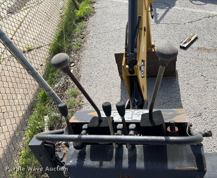 image for item EG8453 2004 Caterpillar BH30 skid steer backhoe