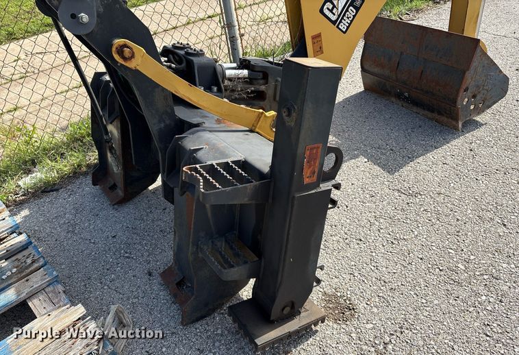 image for item EG8453 2004 Caterpillar BH30 skid steer backhoe