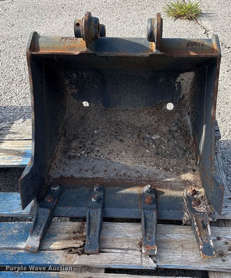 image for item EG8454 Caterpillar CHMHDG 060423 excavator bucket