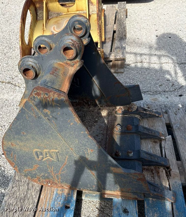 image for item EG8454 Caterpillar CHMHDG 060423 excavator bucket