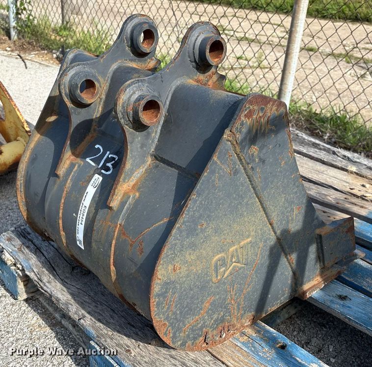 image for item EG8454 Caterpillar CHMHDG 060423 excavator bucket