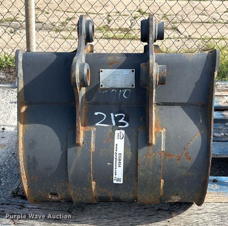 image for item EG8454 Caterpillar CHMHDG 060423 excavator bucket