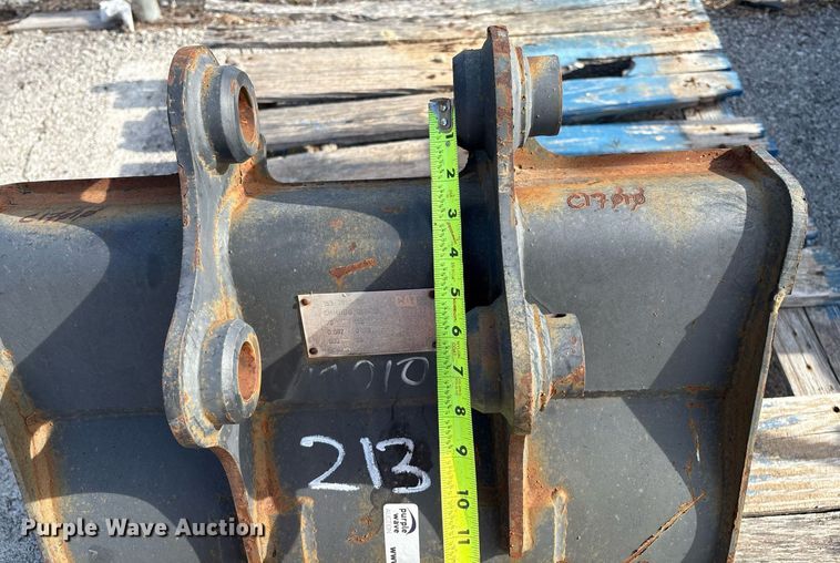 image for item EG8454 Caterpillar CHMHDG 060423 excavator bucket