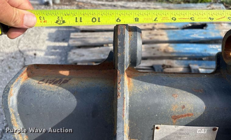 image for item EG8454 Caterpillar CHMHDG 060423 excavator bucket