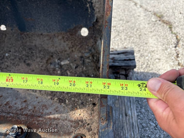 image for item EG8454 Caterpillar CHMHDG 060423 excavator bucket