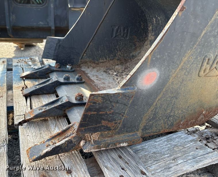 image for item EG8454 Caterpillar CHMHDG 060423 excavator bucket