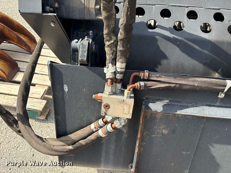 image for item EG8455 2004 Caterpillar LR18B skid steer landscape rake