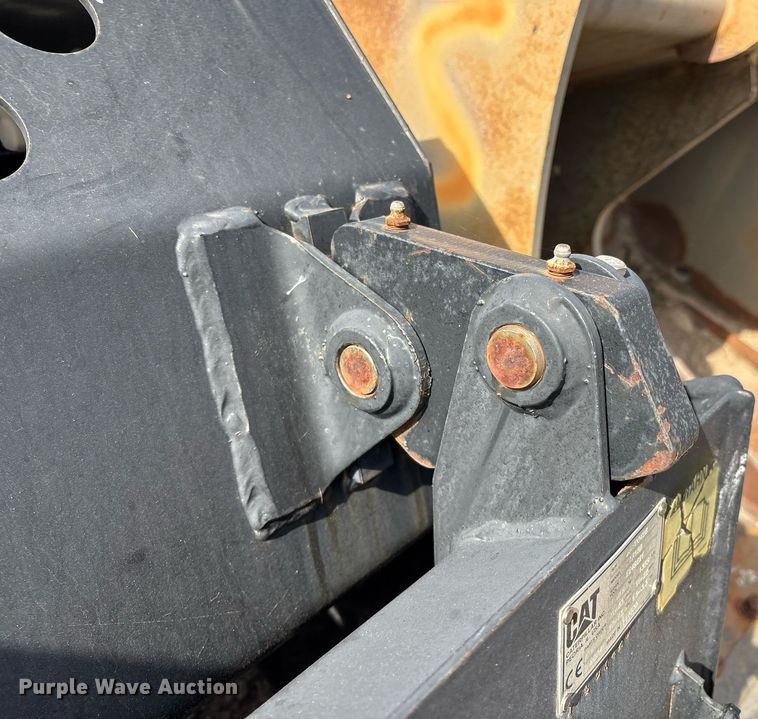 image for item EG8455 2004 Caterpillar LR18B skid steer landscape rake