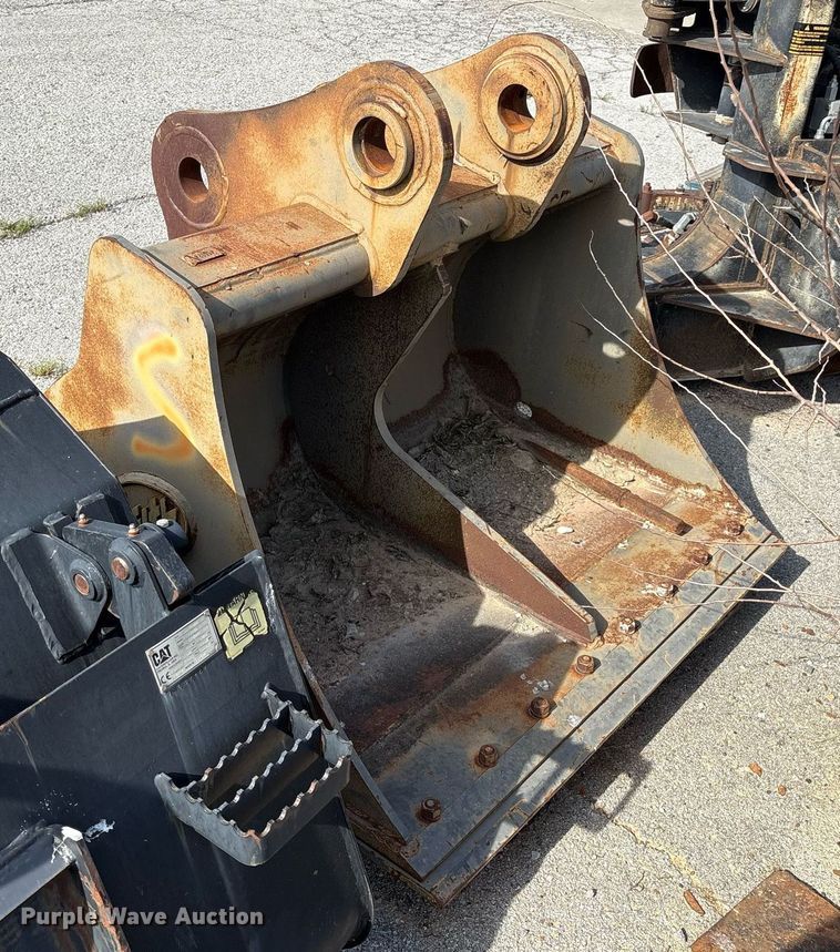 image for item EG8458 John Deere 200 excavator bucket