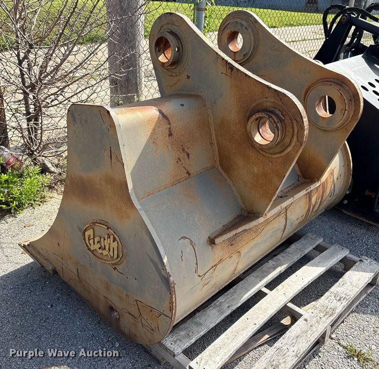 image for item EG8458 John Deere 200 excavator bucket