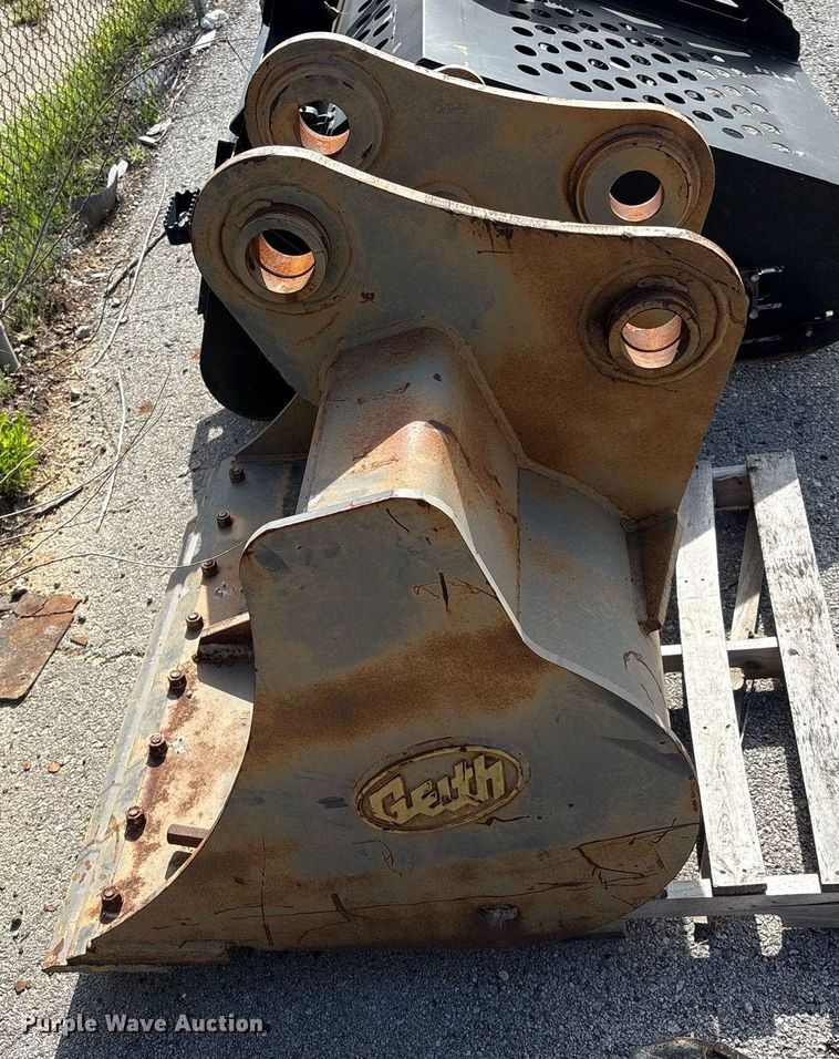 image for item EG8458 John Deere 200 excavator bucket