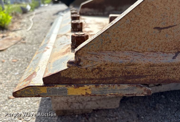 image for item EG8458 John Deere 200 excavator bucket