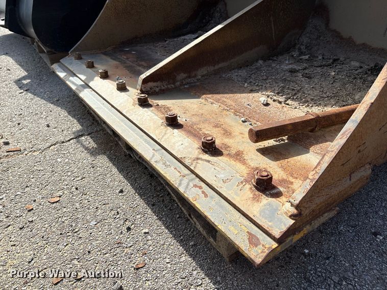 image for item EG8458 John Deere 200 excavator bucket