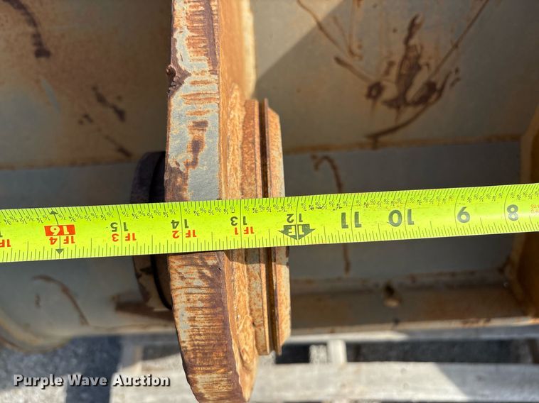 image for item EG8458 John Deere 200 excavator bucket