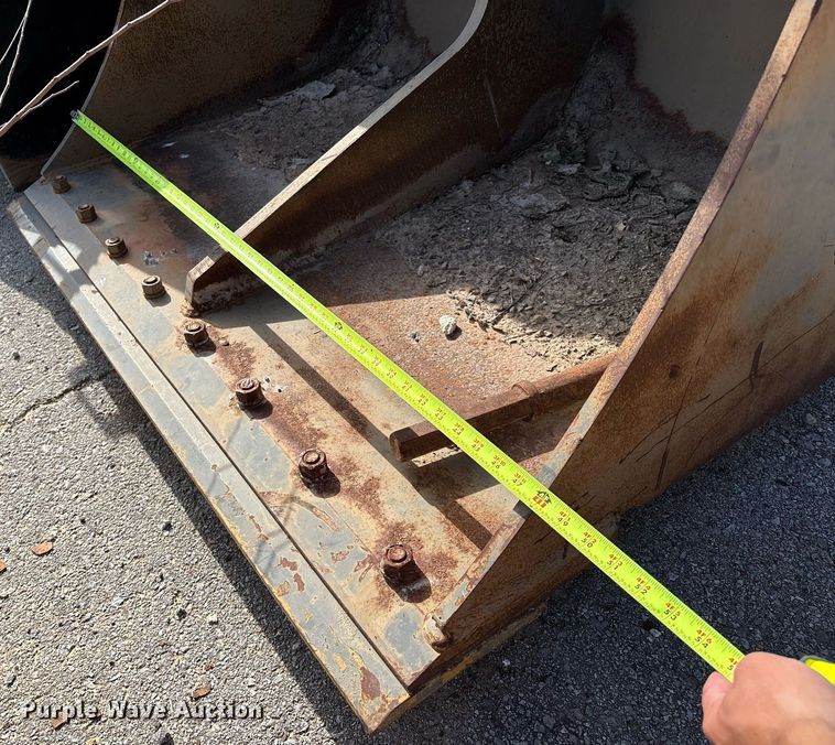 image for item EG8458 John Deere 200 excavator bucket