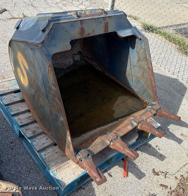 image for item EG8459 excavator bucket
