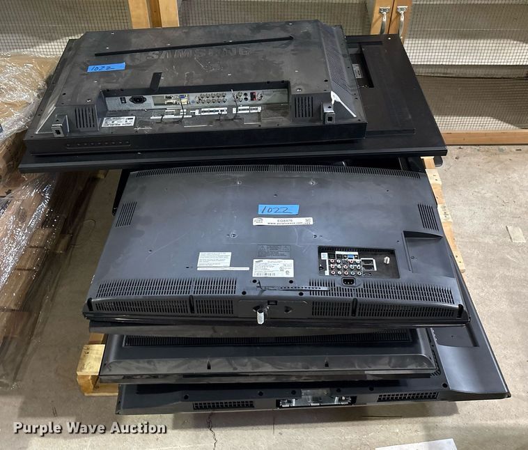 image for item EG8476 Approximately 12 monitors