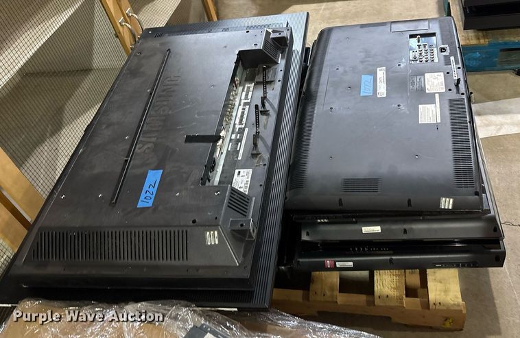 image for item EG8476 Approximately 12 monitors