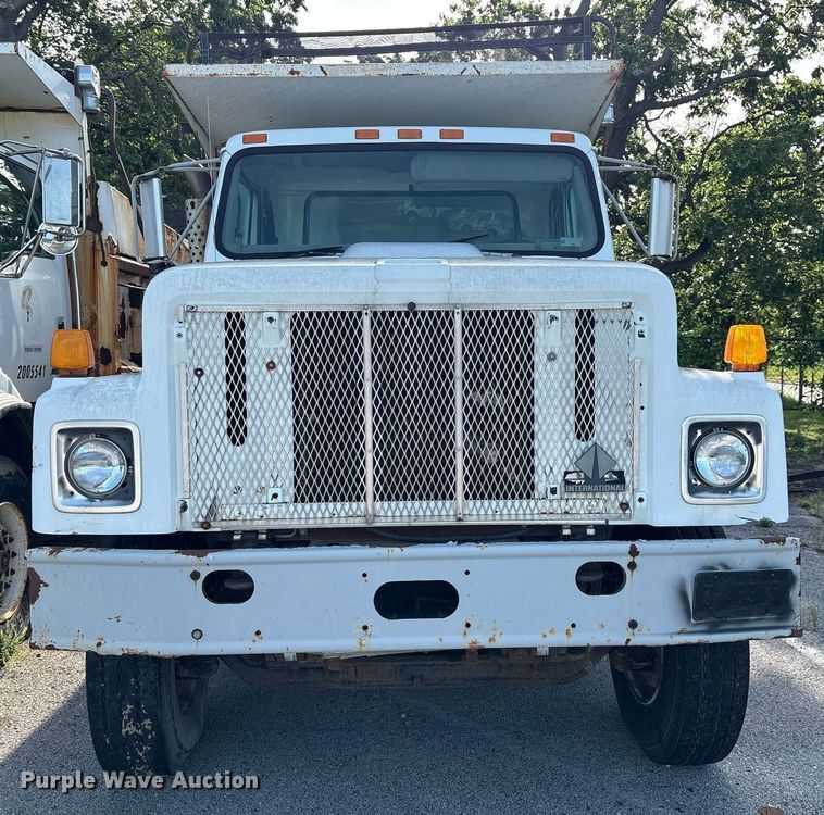 image for item EG8479 2000 International 2554 dump truck