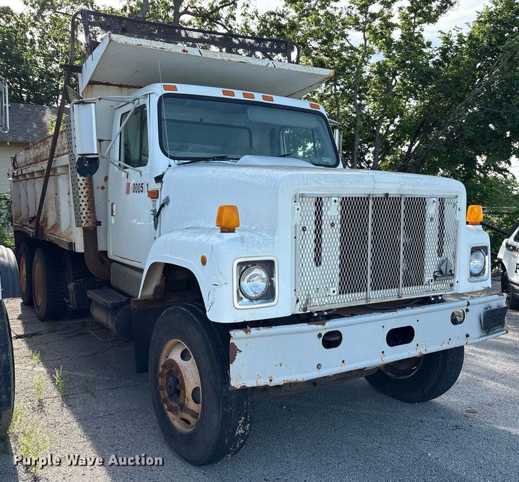 image for item EG8479 2000 International 2554 dump truck